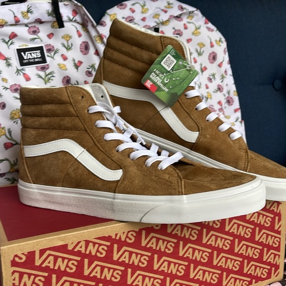 Vans Men’s Sk8-Hi
Pig Suede Tobacco Brown
VN0005U9TBN
Sneakers - Picture 6 of 16